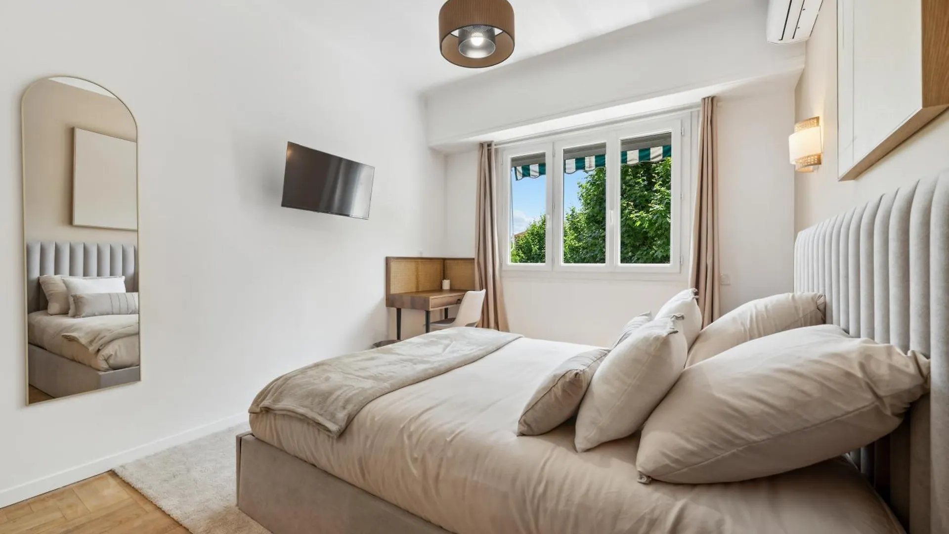 Luxueux, Spacieux Et Tout Equipe A 5 Min Du Port Nice Appartement